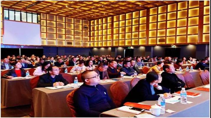 ����Ӣ�Ŕy����þƘI(y��)�_չ�����I(l��ng)��(d��o)����(n��i)Ӗ(x��n)